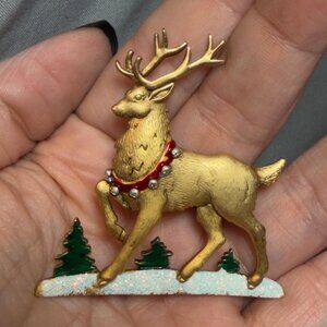 JJ Reindeer Brooch Vintage Christmas Deer Pin Winter Scene Gold Tone 2.25"